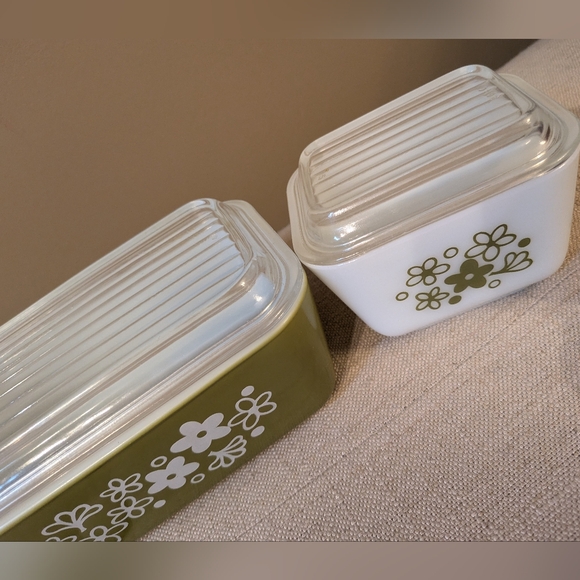 3 Small Vintage Pyrex Glass Containers with Lids - Picture 4 of 12